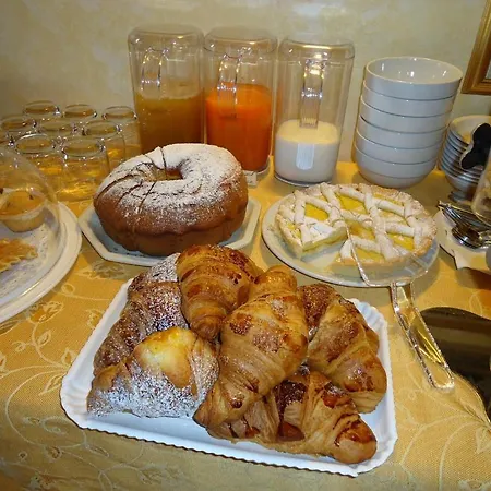 La Dimora Di D'annunzio Couette-café 3*